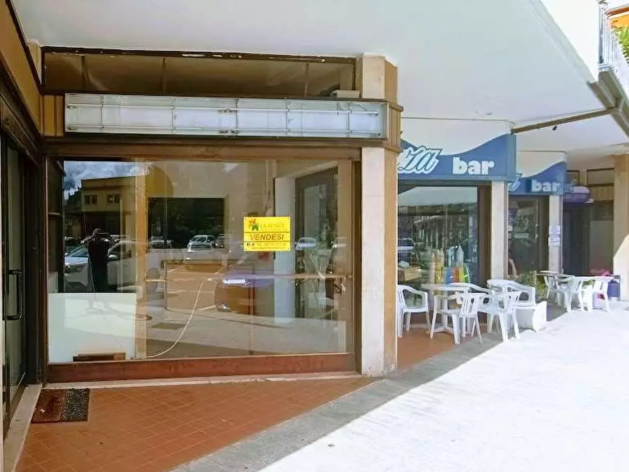 Immagine 1 di Negozio in vendita  in piazza della repubblica  17 a Villadossola