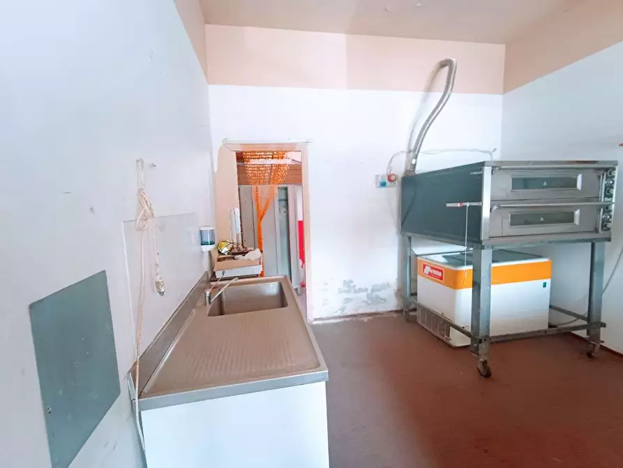 Immagine 12 di Negozio in vendita  in piazza della repubblica  17 a Villadossola