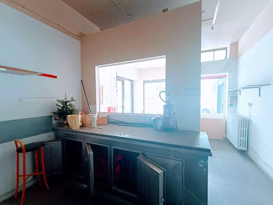 Immagine 9 di Negozio in vendita  in piazza della repubblica  17 a Villadossola