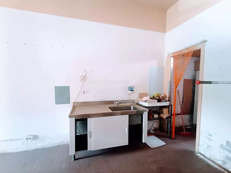 Immagine 11 di Negozio in vendita  in piazza della repubblica  17 a Villadossola