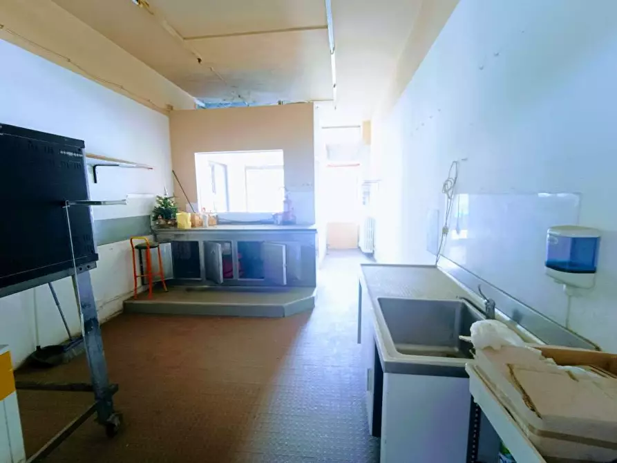 Immagine 10 di Negozio in vendita  in piazza della repubblica  17 a Villadossola