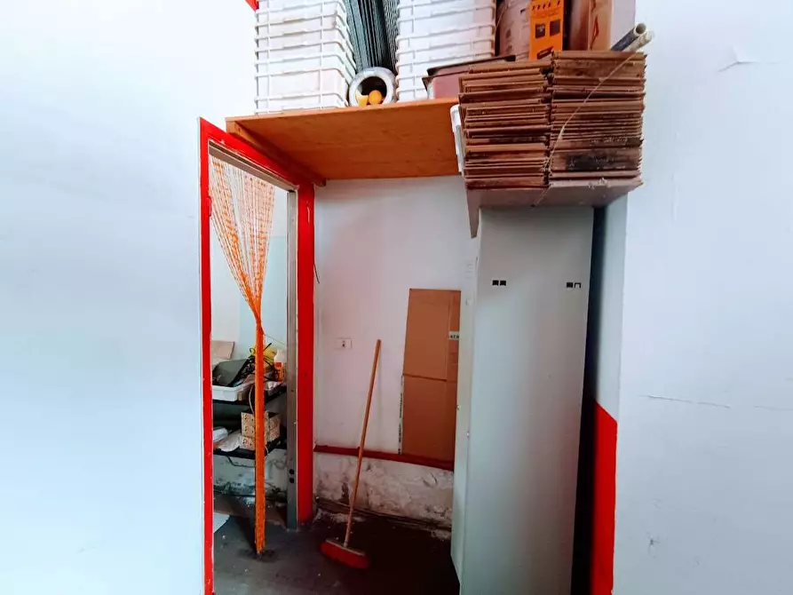 Immagine 13 di Negozio in vendita  in piazza della repubblica  17 a Villadossola