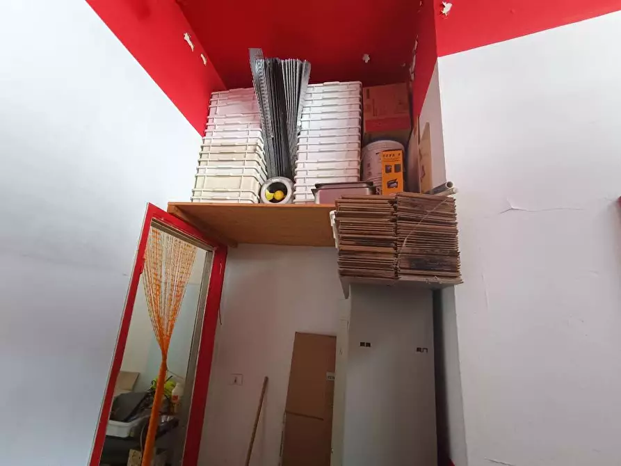 Immagine 28 di Negozio in vendita  in piazza della repubblica  17 a Villadossola