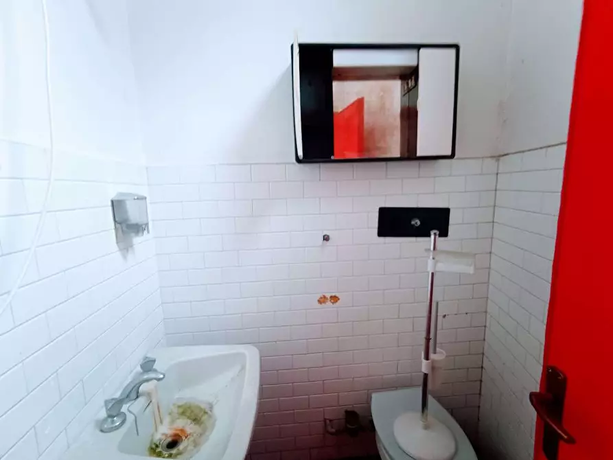 Immagine 24 di Negozio in vendita  in piazza della repubblica  17 a Villadossola