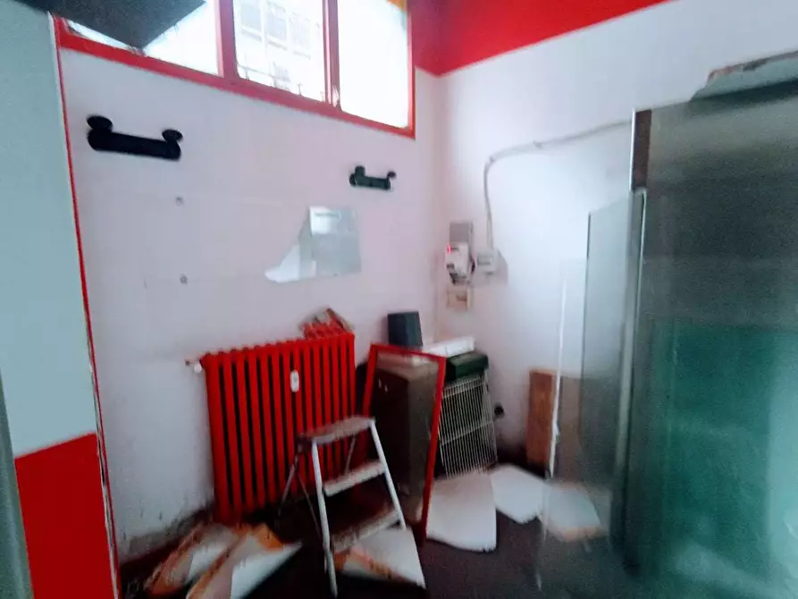 Immagine 23 di Negozio in vendita  in piazza della repubblica  17 a Villadossola