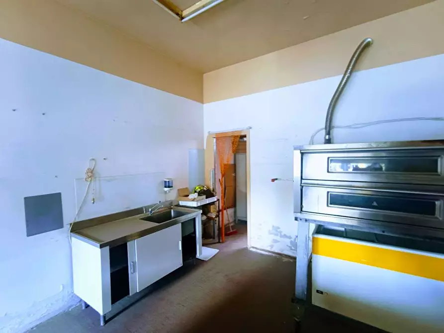 Immagine 16 di Negozio in vendita  in piazza della repubblica  17 a Villadossola