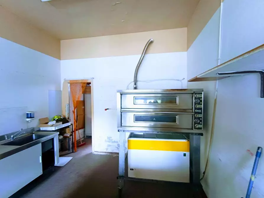 Immagine 15 di Negozio in vendita  in piazza della repubblica  17 a Villadossola