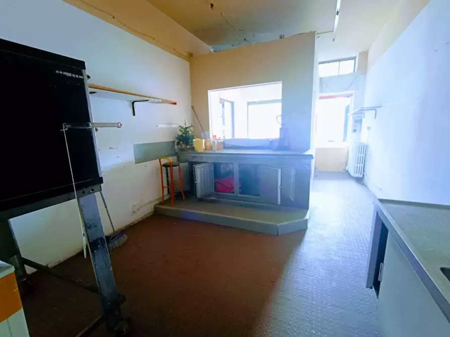 Immagine 19 di Negozio in vendita  in piazza della repubblica  17 a Villadossola