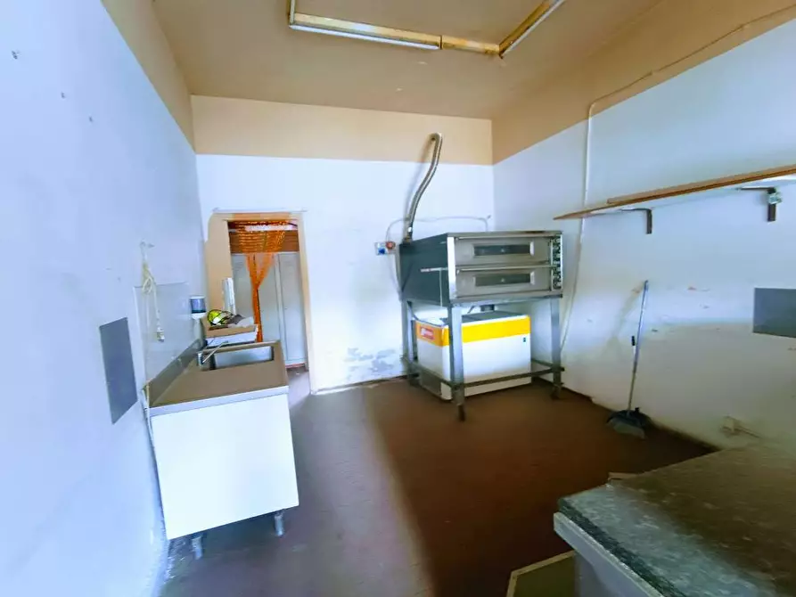 Immagine 18 di Negozio in vendita  in piazza della repubblica  17 a Villadossola