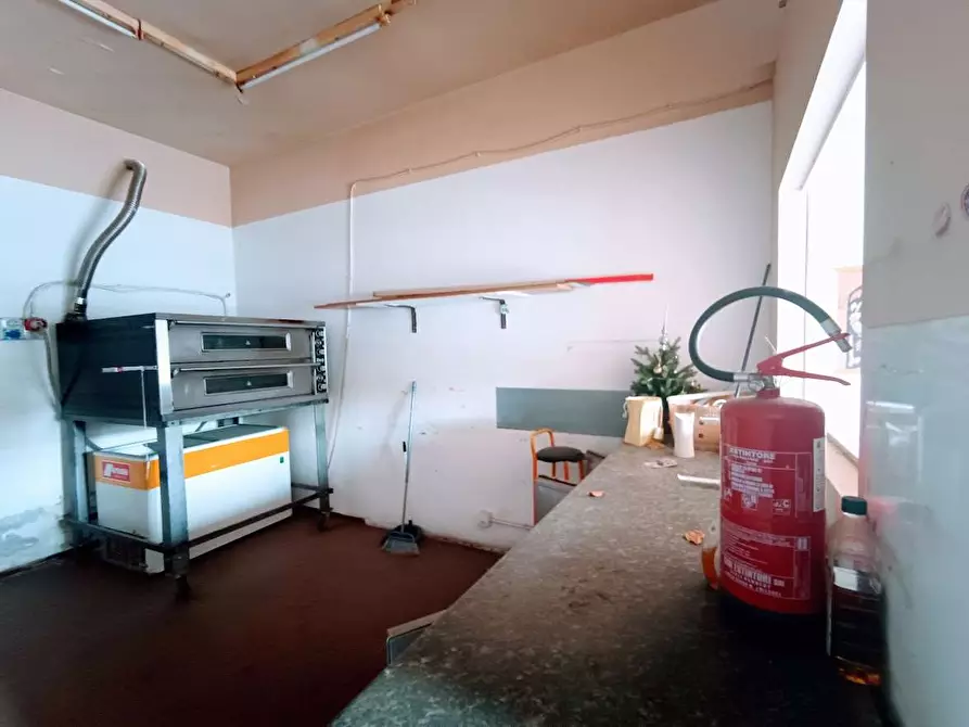 Immagine 17 di Negozio in vendita  in piazza della repubblica  17 a Villadossola