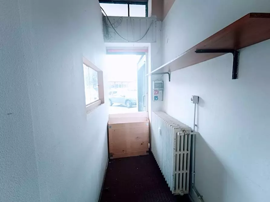 Immagine 22 di Negozio in vendita  in piazza della repubblica  17 a Villadossola