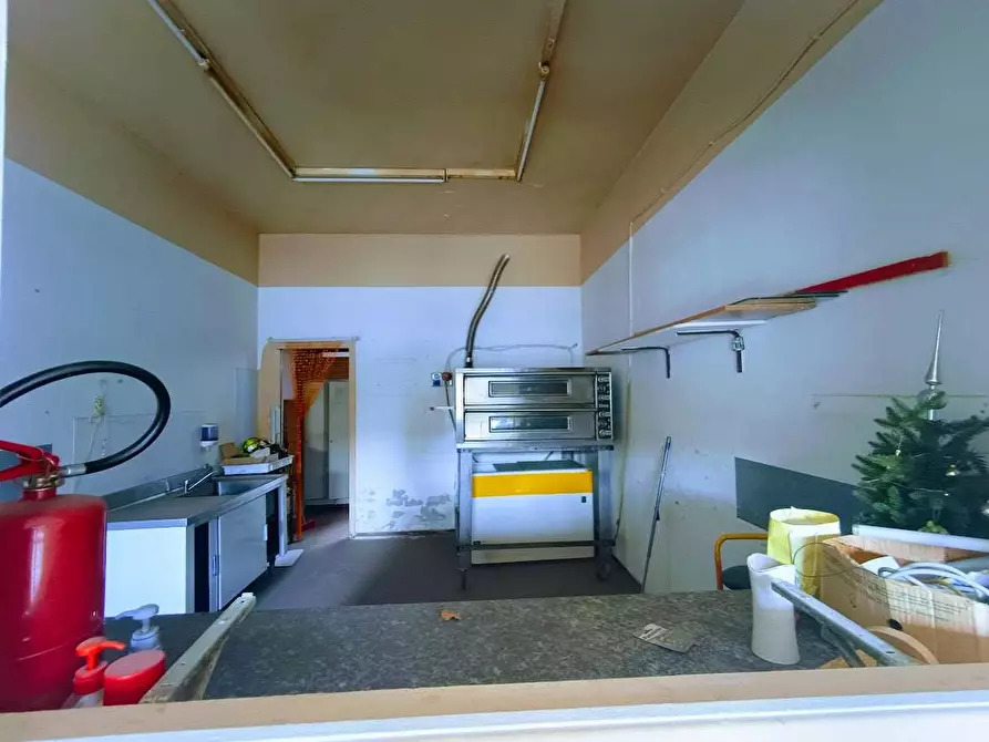 Immagine 20 di Negozio in vendita  in piazza della repubblica  17 a Villadossola