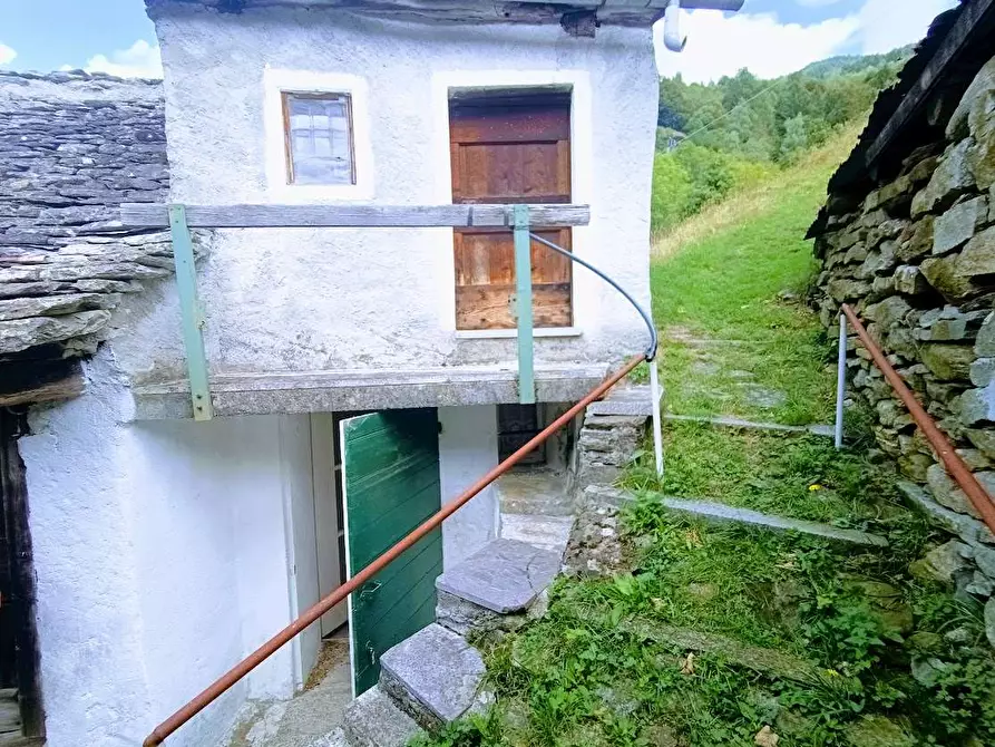 Immagine 10 di Baita in vendita  in MOULONE a Varzo