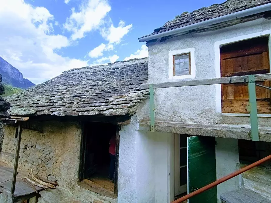 Immagine 11 di Baita in vendita  in MOULONE a Varzo