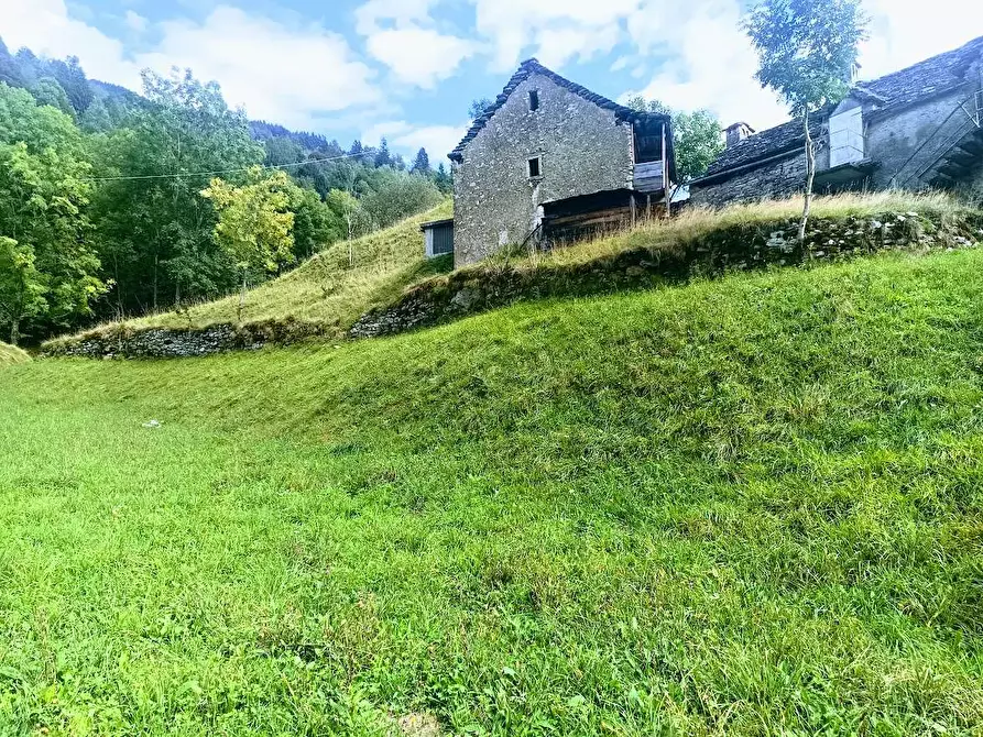 Immagine 41 di Baita in vendita  in MOULONE a Varzo