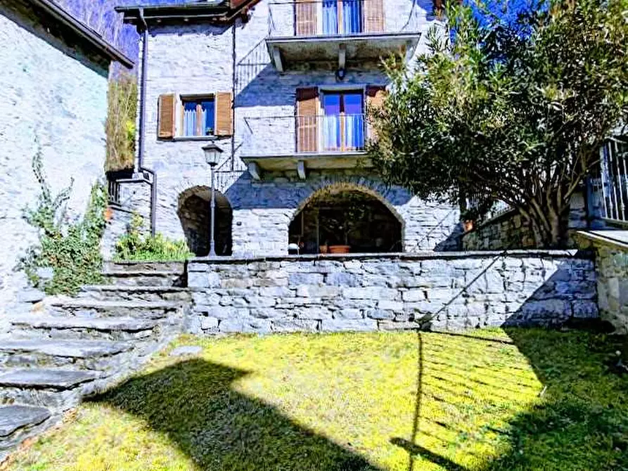 Immagine 2 di Villa in vendita  in CRESTA 9 a Masera