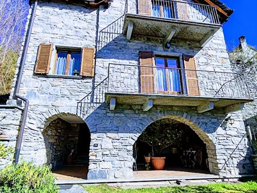 Immagine 3 di Villa in vendita  in CRESTA 9 a Masera