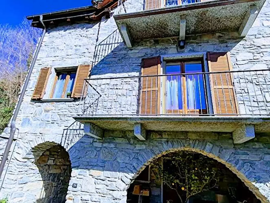 Immagine 1 di Villa in vendita  in CRESTA 9 a Masera