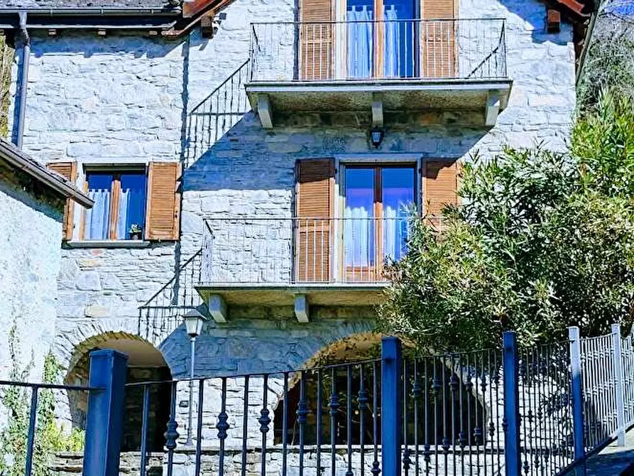 Immagine 4 di Villa in vendita  in CRESTA 9 a Masera