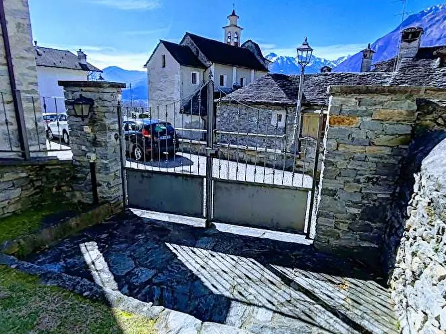 Immagine 5 di Villa in vendita  in CRESTA 9 a Masera