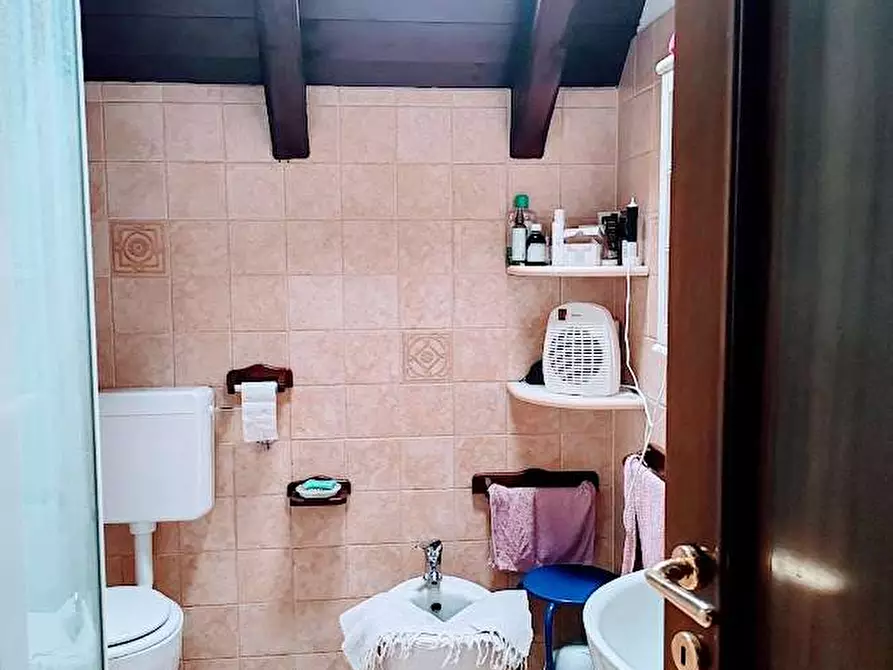 Immagine 38 di Villa in vendita  in CRESTA 9 a Masera