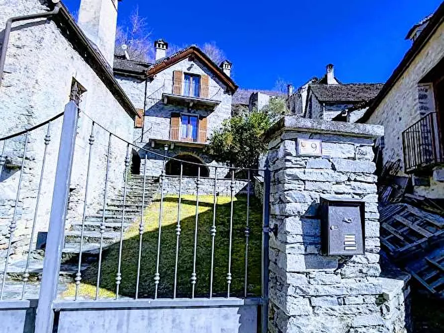 Immagine 52 di Villa in vendita  in CRESTA 9 a Masera