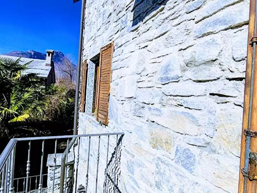 Immagine 80 di Villa in vendita  in CRESTA 9 a Masera