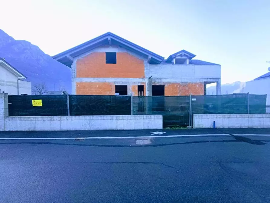 Immagine 2 di Villa in vendita  in UBERTO GIROLA N5 a Domodossola