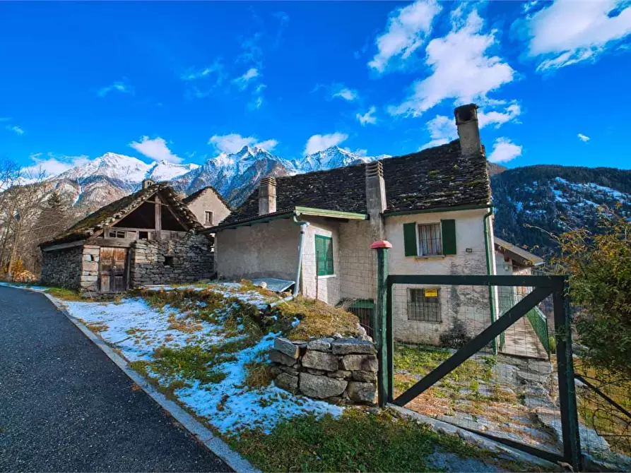 Immagine 1 di Porzione di casa in vendita  in albogno 21 a Premia