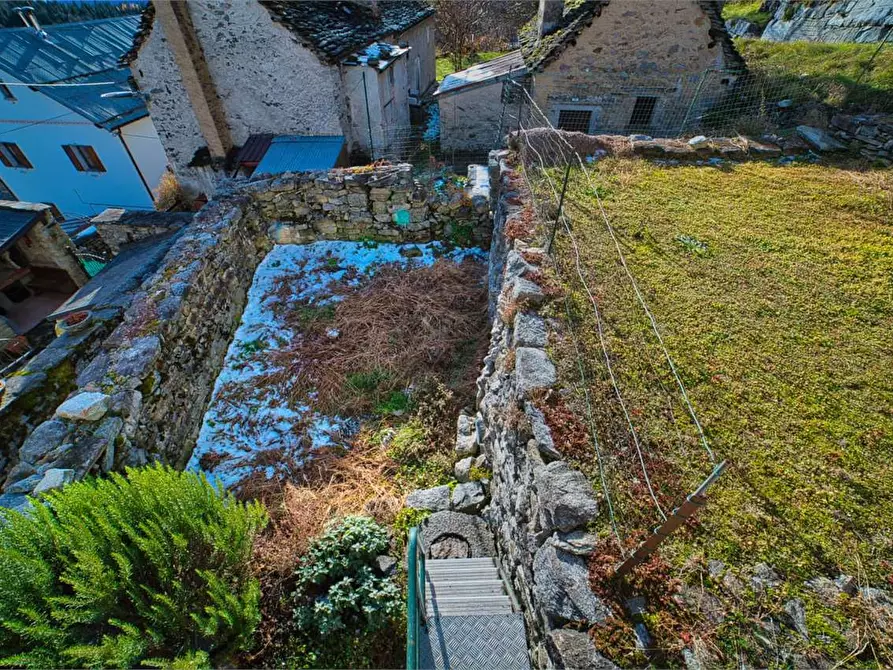 Immagine 9 di Porzione di casa in vendita  in albogno 21 a Premia