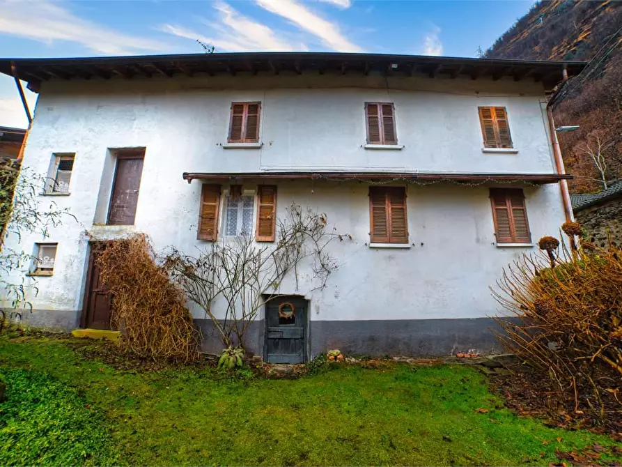 Immagine 1 di Casa indipendente in vendita  in megolo a Pieve Vergonte