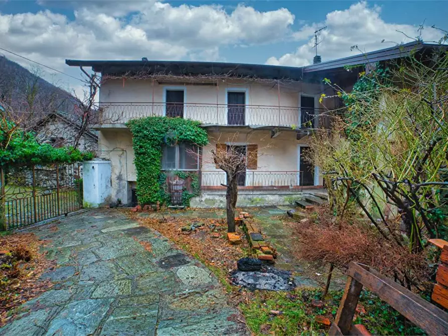 Immagine 3 di Casa indipendente in vendita  in megolo a Pieve Vergonte