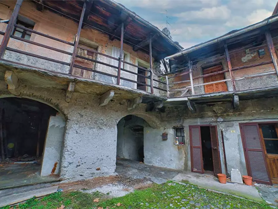 Immagine 2 di Rustico / casale in vendita  in PROFESSORE GIUSEPPE CUZZI  4 a Premosello-Chiovenda