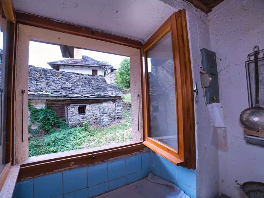 Immagine 45 di Porzione di casa in vendita  in SOPRA a Varzo