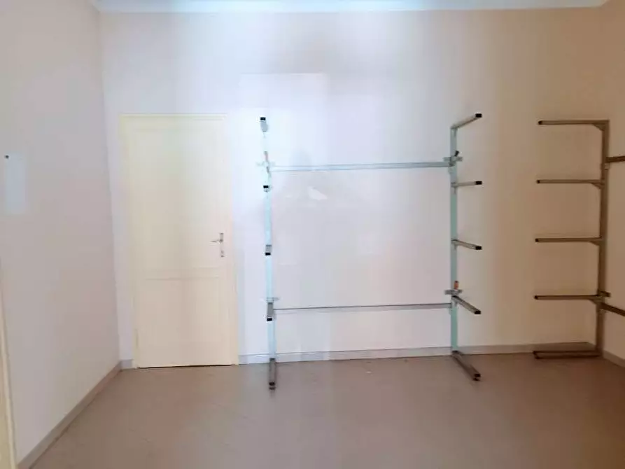 Immagine 15 di Negozio in vendita  in piazza piemonte a Piedimulera