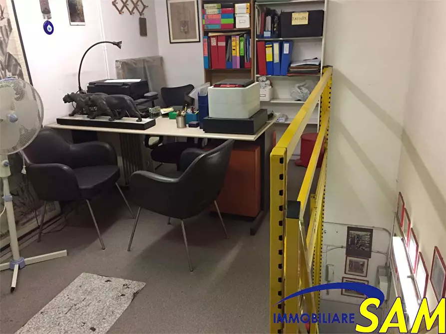 Immagine 2 di Magazzino in affitto  a Milano