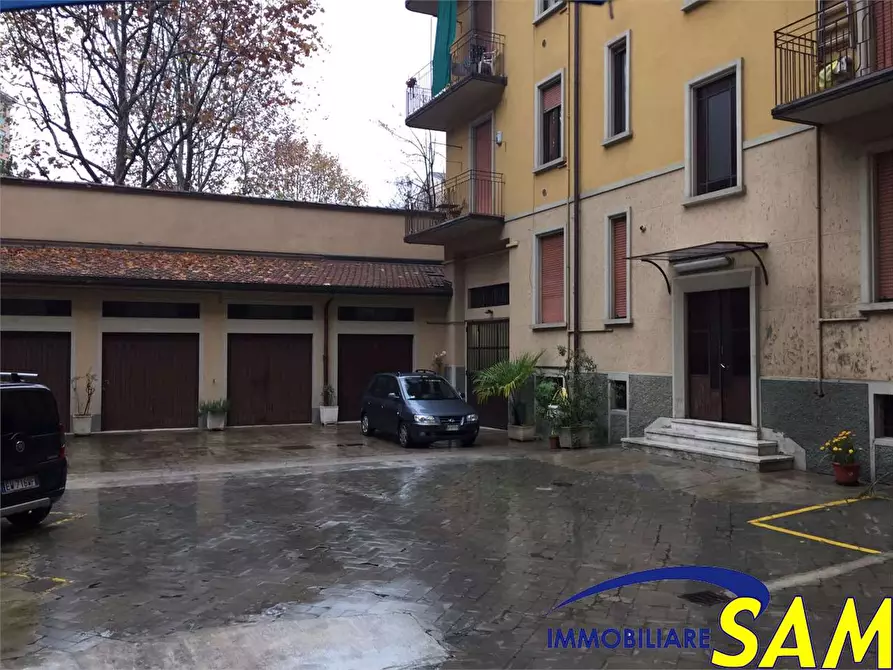 Immagine 15 di Magazzino in affitto  a Milano