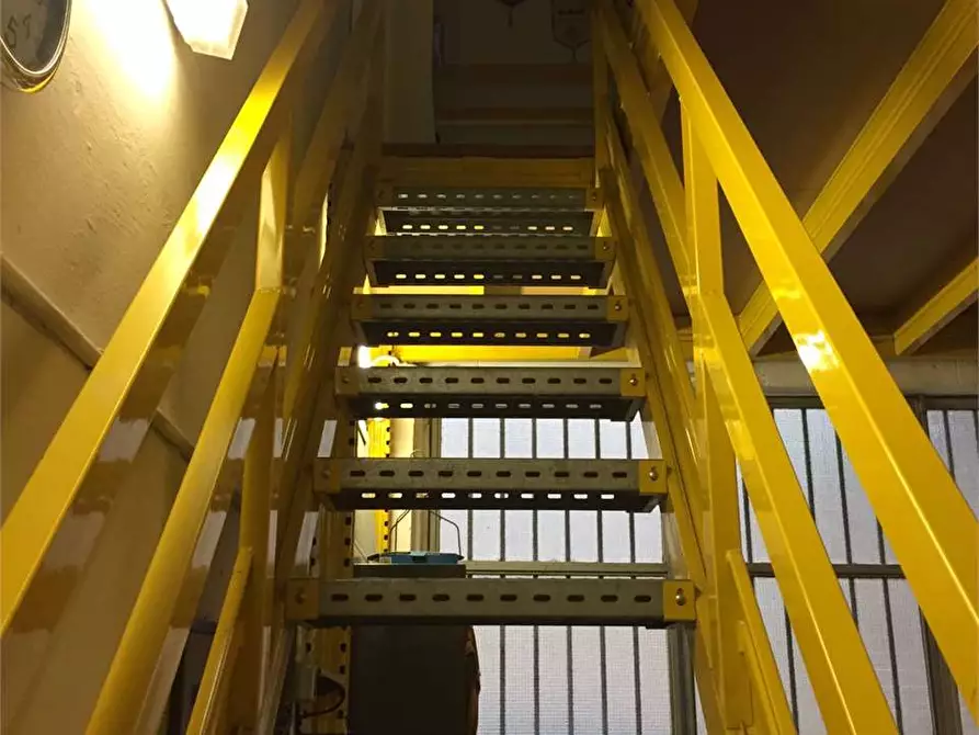 Immagine 10 di Magazzino in affitto  a Milano