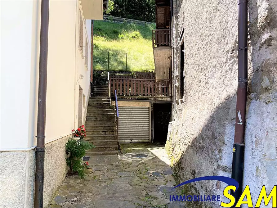 Immagine 7 di Quadrilocale in vendita  in Via Beltrame 20 a Valbondione
