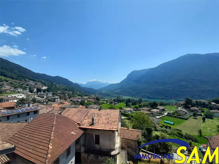 Immagine 1 di Porzione di casa in vendita  in Via Rosoledo 9 a Carlazzo