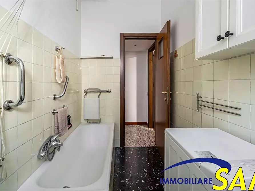 Immagine 20 di Bilocale in vendita  in Viale Lucania 3 a Milano