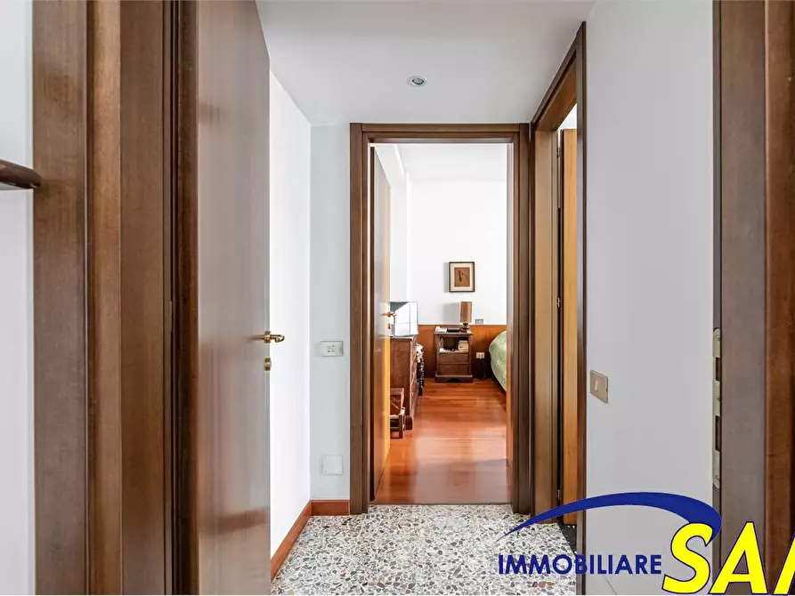 Immagine 14 di Bilocale in vendita  in Viale Lucania 3 a Milano