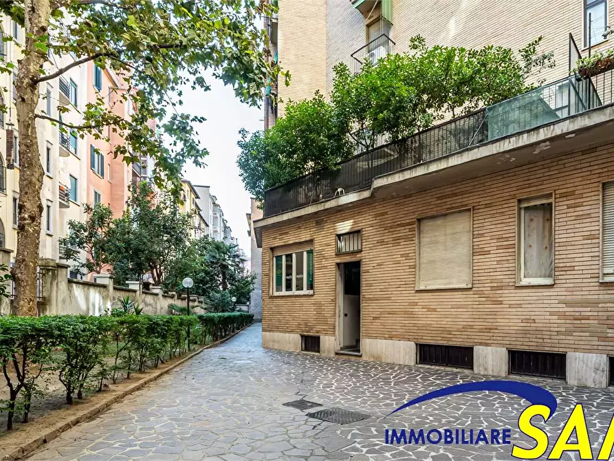 Immagine 25 di Bilocale in vendita  in Viale Lucania 3 a Milano