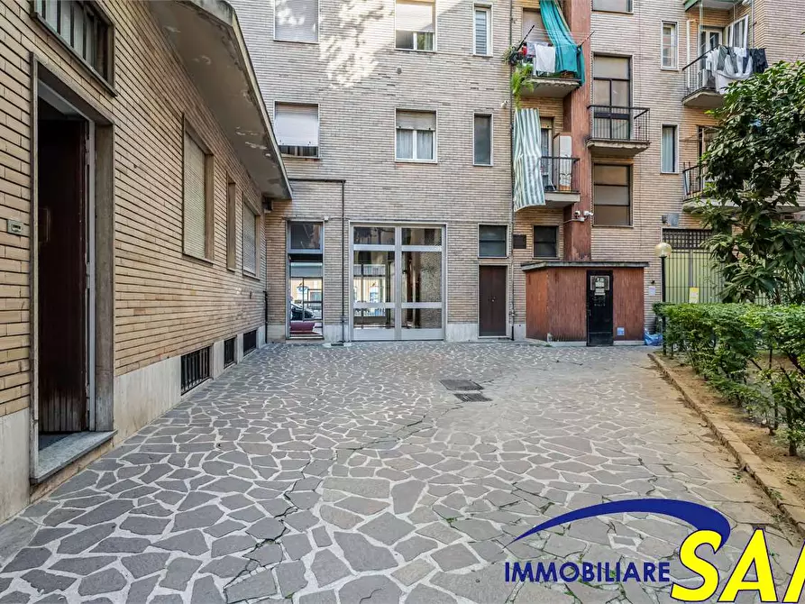 Immagine 26 di Bilocale in vendita  in Viale Lucania 3 a Milano