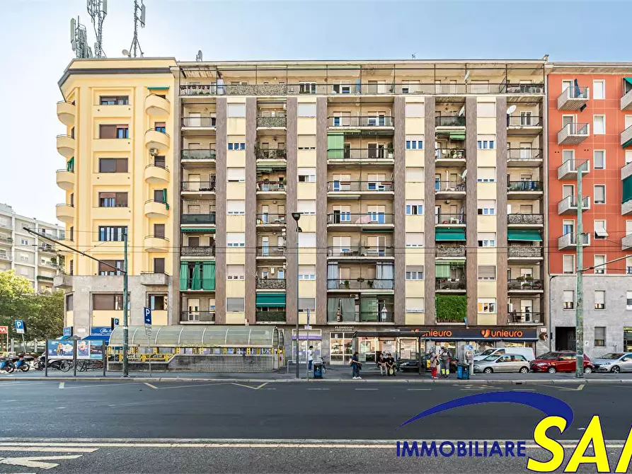 Immagine 28 di Bilocale in vendita  in Viale Lucania 3 a Milano