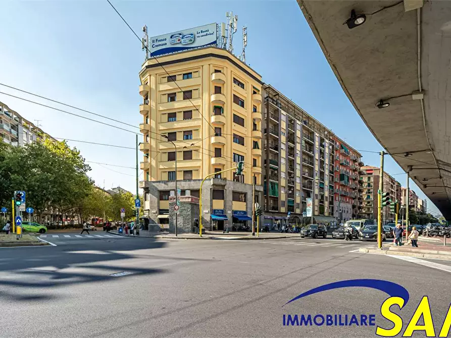 Immagine 27 di Bilocale in vendita  in Viale Lucania 3 a Milano