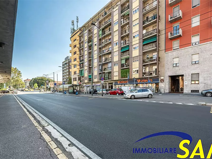 Immagine 29 di Bilocale in vendita  in Viale Lucania 3 a Milano
