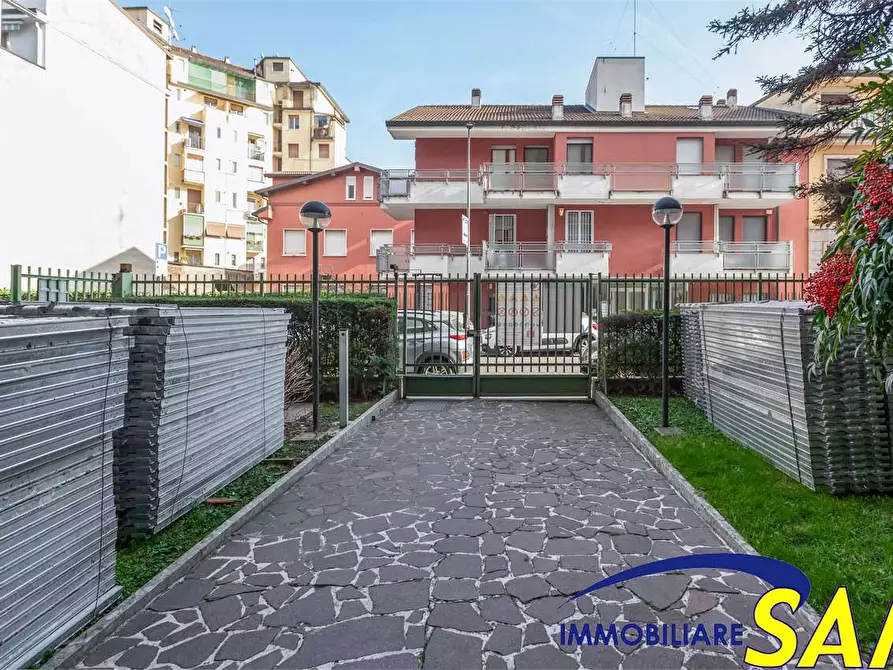 Immagine 22 di Quadrilocale in affitto  in Via Minturno 9 a Milano