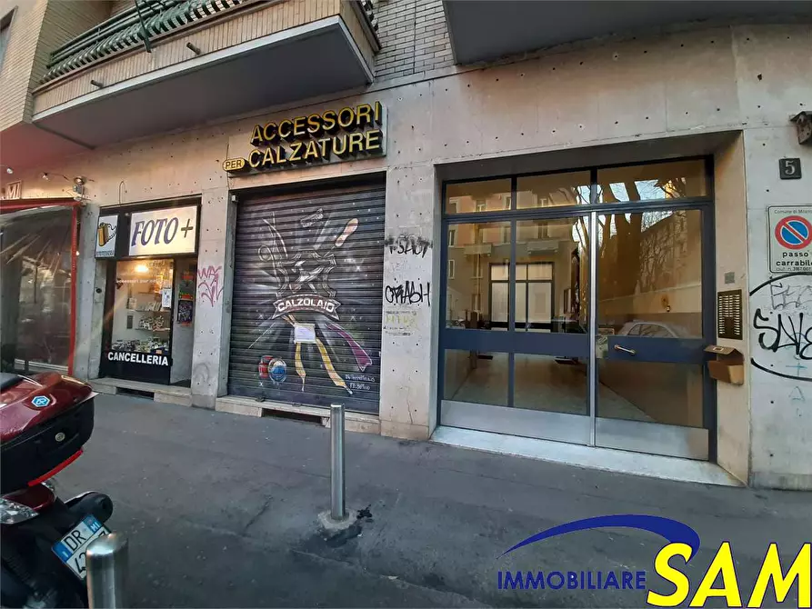 Immagine 1 di Negozio in vendita  in Via Aselli 5 a Milano