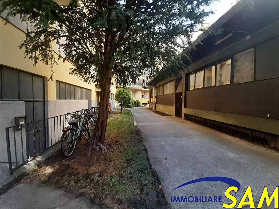 Immagine 24 di Trilocale in vendita  in Via Cadibona 9 a Milano